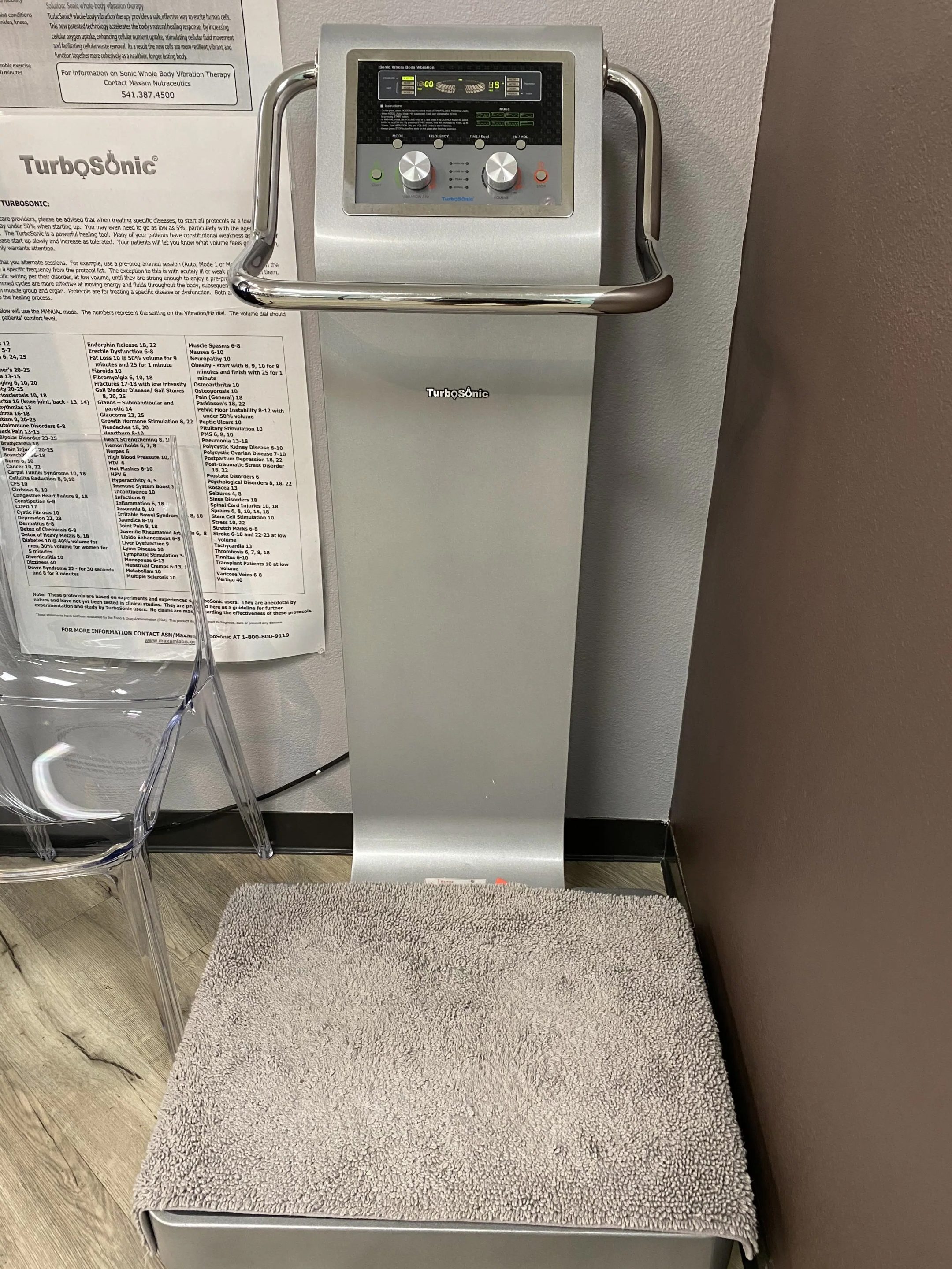 The homepage showcases a gym with an abundance of equipment available for use.