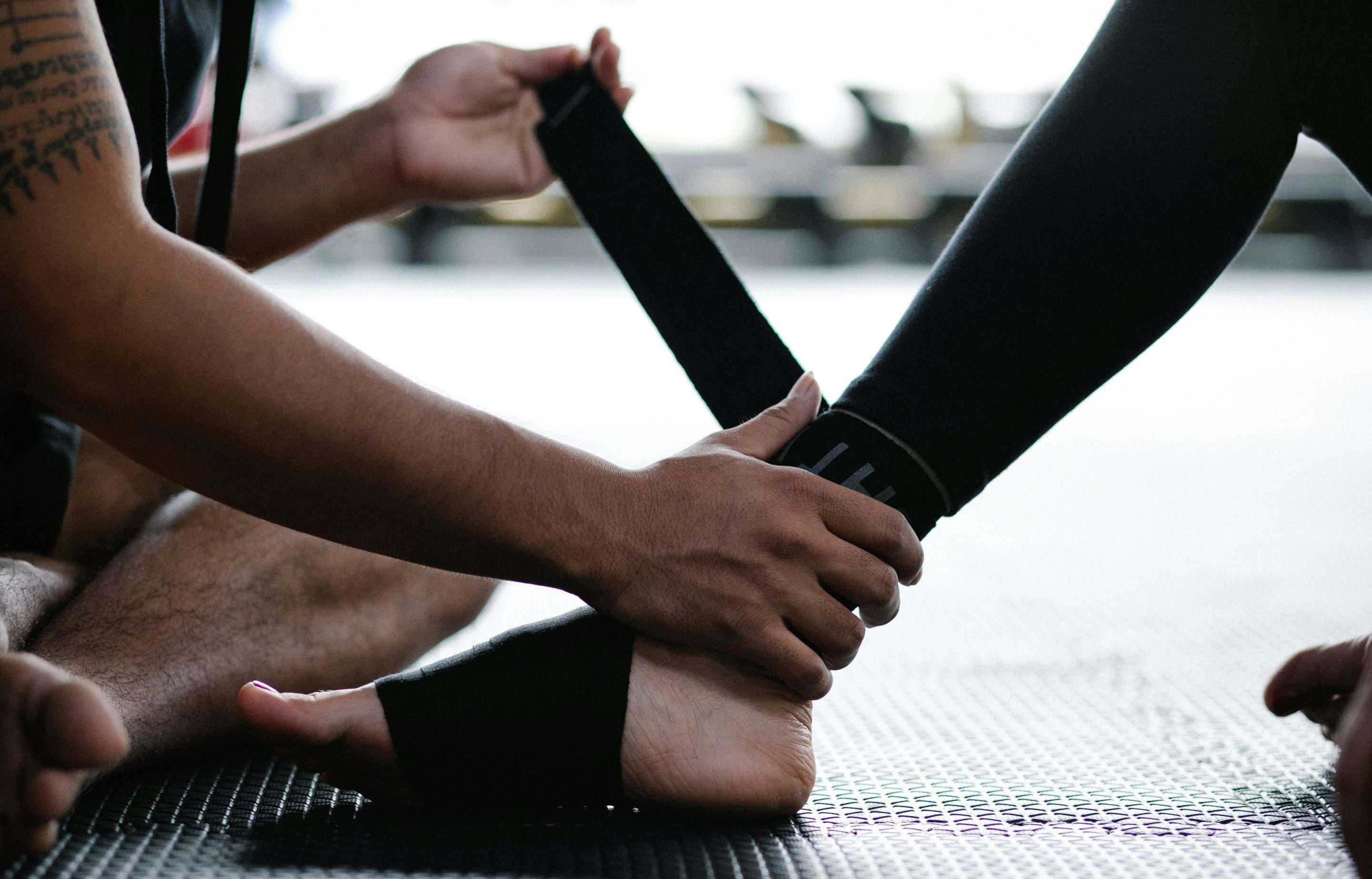 The homepage showcases a gym with an abundance of equipment available for use.
